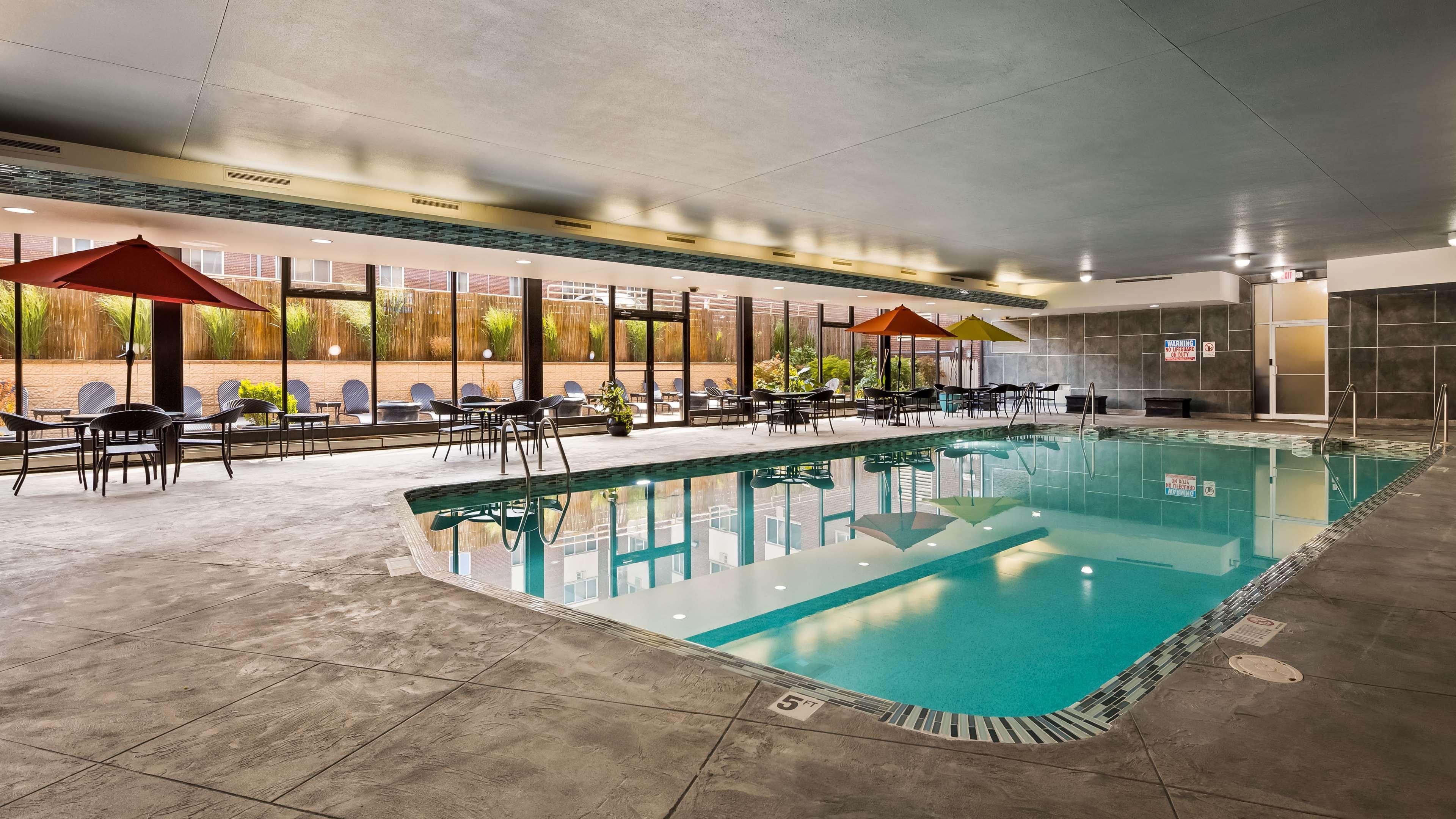 Best Western Plus Milwaukee West Exteriör bild